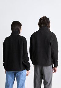 Tommy Jeans ZIP UNISEX - Suéter de forro polar - black
