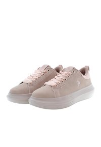 Paire de baskets décontractées rose clair avec lacets en satin, semelles en caoutchouc blanc et petit logo brodé sur le côté.