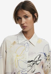 Desigual Nööpidega pluus - beige