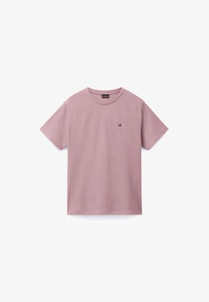 T-shirt a maniche corte, colore lilla chiaro, con scollo a girocollo e piccolo stemma della bandiera norvegese sul petto a sinistra.