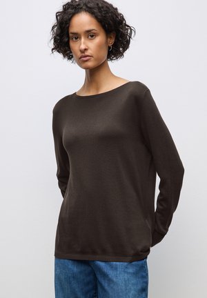 - Sweter