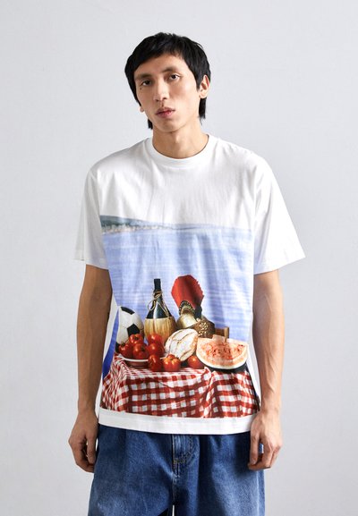 MOSCHINO ITALIAN INSPIRATION - Majica kratkih rukava s printom - multi white
