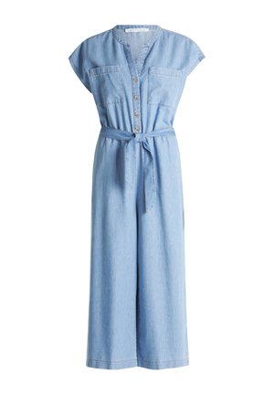 Világoskék farmeroverall rövid, kapucnis ujjal, gombos elejével, két mellzsebbel és megkötős derékszíjjal. Széles szárú kialakítás.