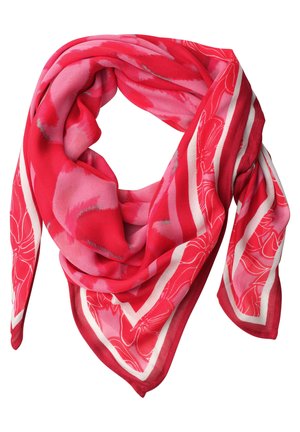 Lyserød og rød tørklæde med blomster- og stribemønstre, foldet i en løs trekantet form.
