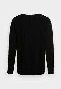 Schwarzer Strickpullover mit rundem Ausschnitt, langen Ärmeln und lockerer Passform. Glatte Textur mit geripptem Saum und Bündchen.