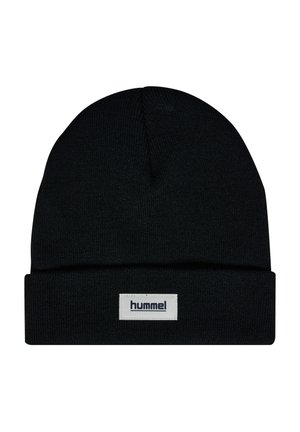 Zwarte gebreide muts met een omgeslagen boord met een witte rechthoekige patch met de tekst "hummel" in zwarte letters.