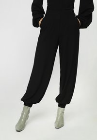 Madnezz House WANDA - Spodnie materiałowe