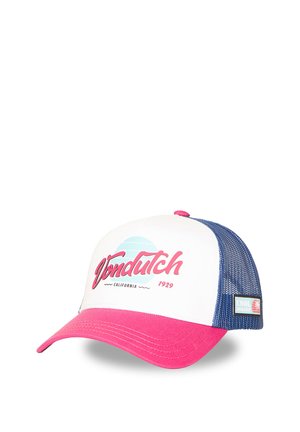 Gorra trucker de malla blanca y azul con visera rosa, texto rojo "Von Dutch California 1929" y parche "Cool Summer" en el lateral.