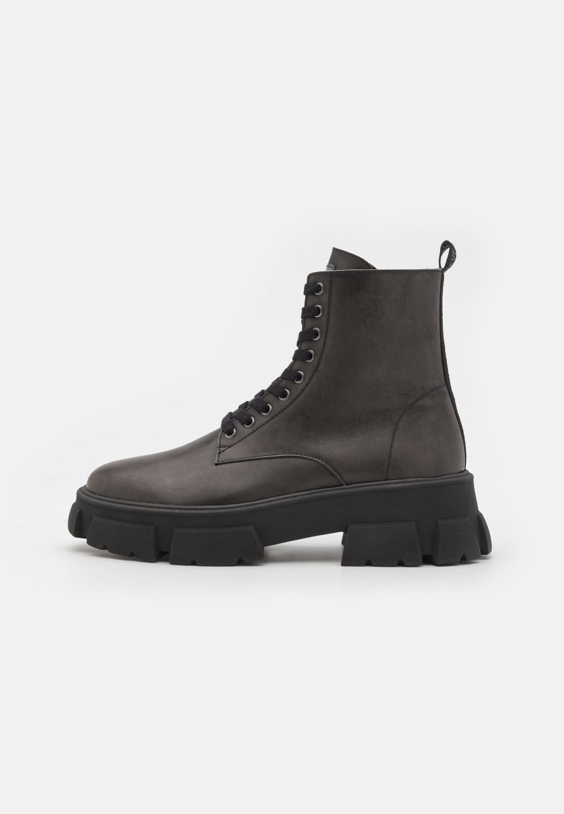 Steve Madden TANKER-M - Šněrovací kotníkové boty - dark grey/black