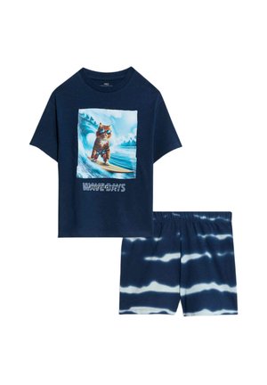 Ensemble en coton bleu marine composé d'un T-shirt à manches courtes avec un graphique de chat surfant et d'un short assorti avec un motif tie-dye.