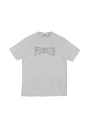 Jasnoszary t-shirt z krótkim rękawem, wykonany z bawełny, z wyraźnym logo "PROSTO" w ciemniejszym odcieniu na przedzie.
