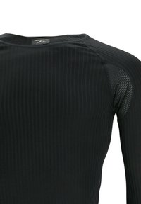 Zwarte longsleeve top met geribbelde textuur; heeft netpaneel-details op de schouders; label zichtbaar bij de halslijn.