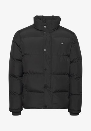 Chaqueta de plumas negra con cuello alto, botones a presión, diseño acolchado, puños elásticos y dos bolsillos frontales para calidez y comodidad.