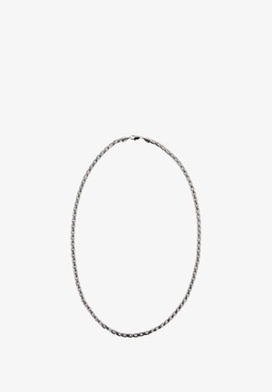 Silberne Kettenhalskette mit gedrehtem Design, ausgestattet mit einer glatten Oberfläche und einem sicheren Verschluss, der eine kreisförmige Form ohne zusätzliche Verzierungen bildet.