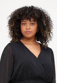 ONLY Carmakoma CARYELIS V NECK DOBBY DRESS - Dnevna haljina - black