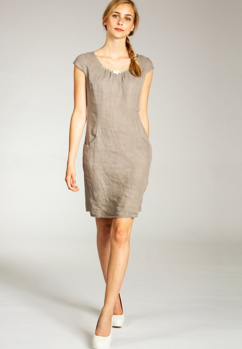 Damen Freizeitkleider | Caspar Etuikleid taupe - MB33842 Damen Freizeitkleider | Caspar Etuikleid taupe - MB33842