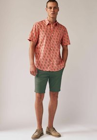 Next SKINNY FIT STRETCH - Shorts - sage green