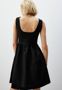 Next SUMMER MINI - REGULAR FIT - Haljina od žerseja - black