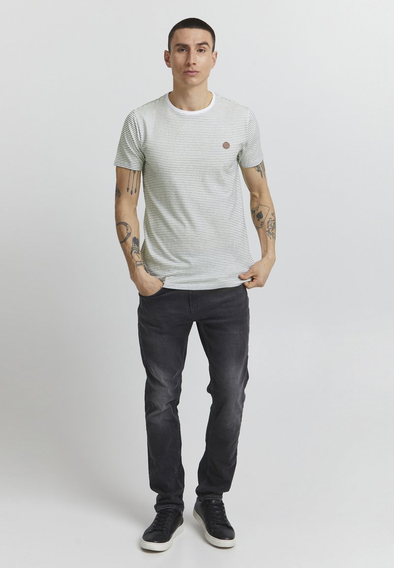 Herren T-Shirts basic | INDICODE JEANS LUPKO T-Shirt print off white/weiß - KK12621 Herren T-Shirts basic | INDICODE JEANS LUPKO T-Shirt print off white/weiß - KK12621