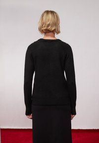 Anna Field Maglione - black