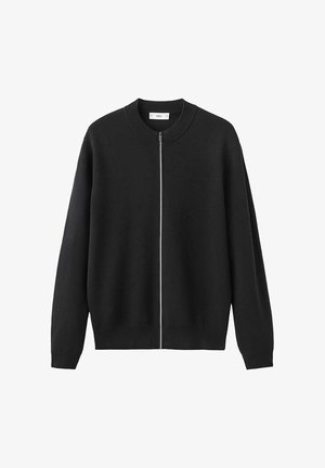 Čierny dlhý kardigán na zips s rebrovaným golierom, manžetami a lemom, vystavený na jednoduchom bielom pozadí.