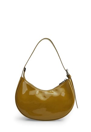 Piccola borsa a mano giallo senape lucida con una singola tracolla e chiusura con zip in alto, mostrata su sfondo bianco.