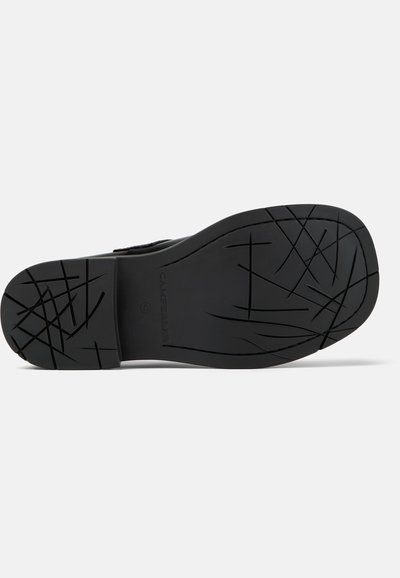 Schwarze Schuhsohle mit abstrakten Rillenmustern, Größe 42, und "Camperlab"-Markenaufdruck zentriert auf der Unterseite.