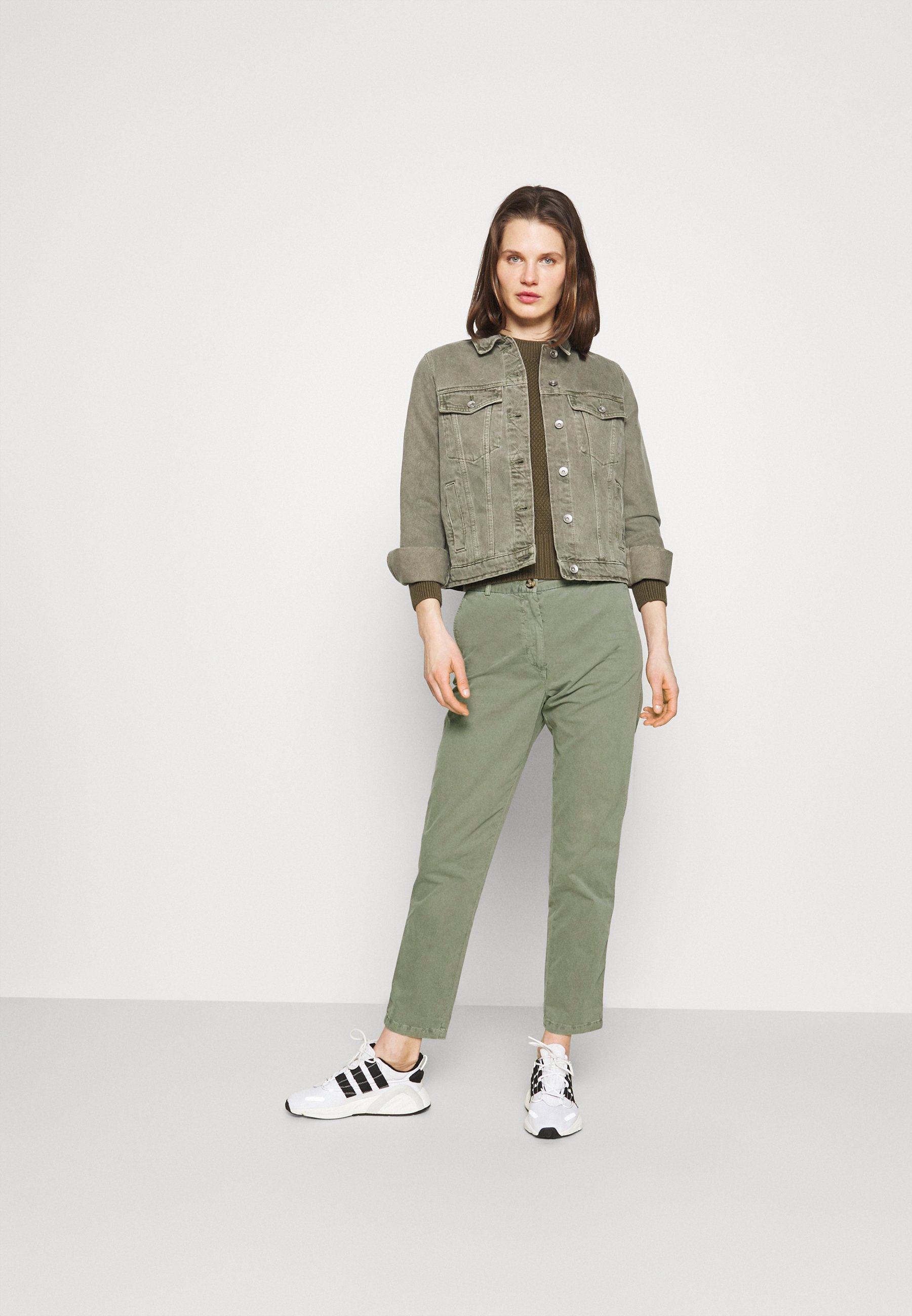 Femme Chino Femme Chino