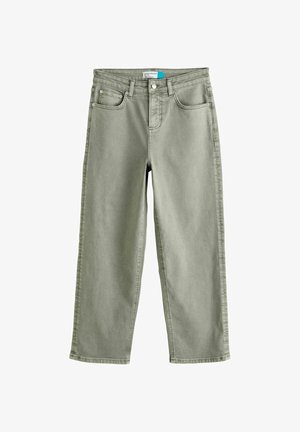 Sivé rifle svetlého odtieňa s rovnými nohavicami, predným zapínaním na gombík a zipsom a dizajnom s piatimi vreckami na bielom pozadí.