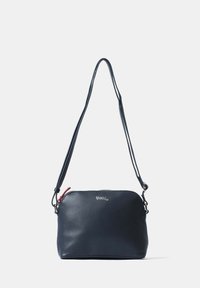 Borsa a tracolla in pelle blu navy con design arrotondato, chiusura con zip, tracolla regolabile e accento rosso sul tirazip.