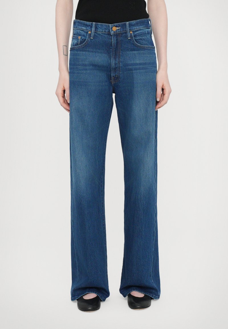 Mother THE LASSO SNEAK - Široke kavbojke - dark blue denim