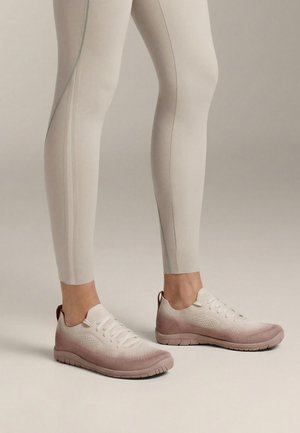 OYSHO BAREFOOT MULTI-ACTIVITY SPORT  - Športni copati - mauve