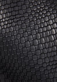 Thumbnail Image 7