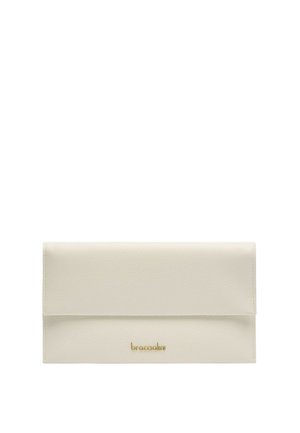Rechthoekige crèmekleurige leren clutch met een overslaande klep en een gouden "braccialini"-logo in het midden aan de voorkant.