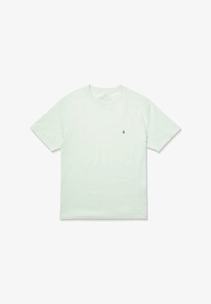 T-shirt vert menthe clair, fabriqué en coton doux, avec un col rond, des manches courtes et un petit logo brodé sur la poitrine.