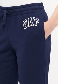 Gap Tall HERITAGE BOOT - Treniņtērpa apakšdaļas - navy