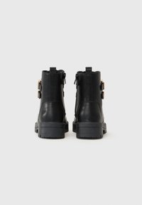 Friboo Bottines à lacets - black