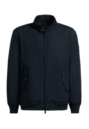 Ciemnogranatowa kurtka bomber z zamkiem błyskawicznym z przodu, kołnierzem na zatrzaski, dwoma kieszeniami z patkami na zatrzaski oraz ściągaczami na mankietach i u dołu.