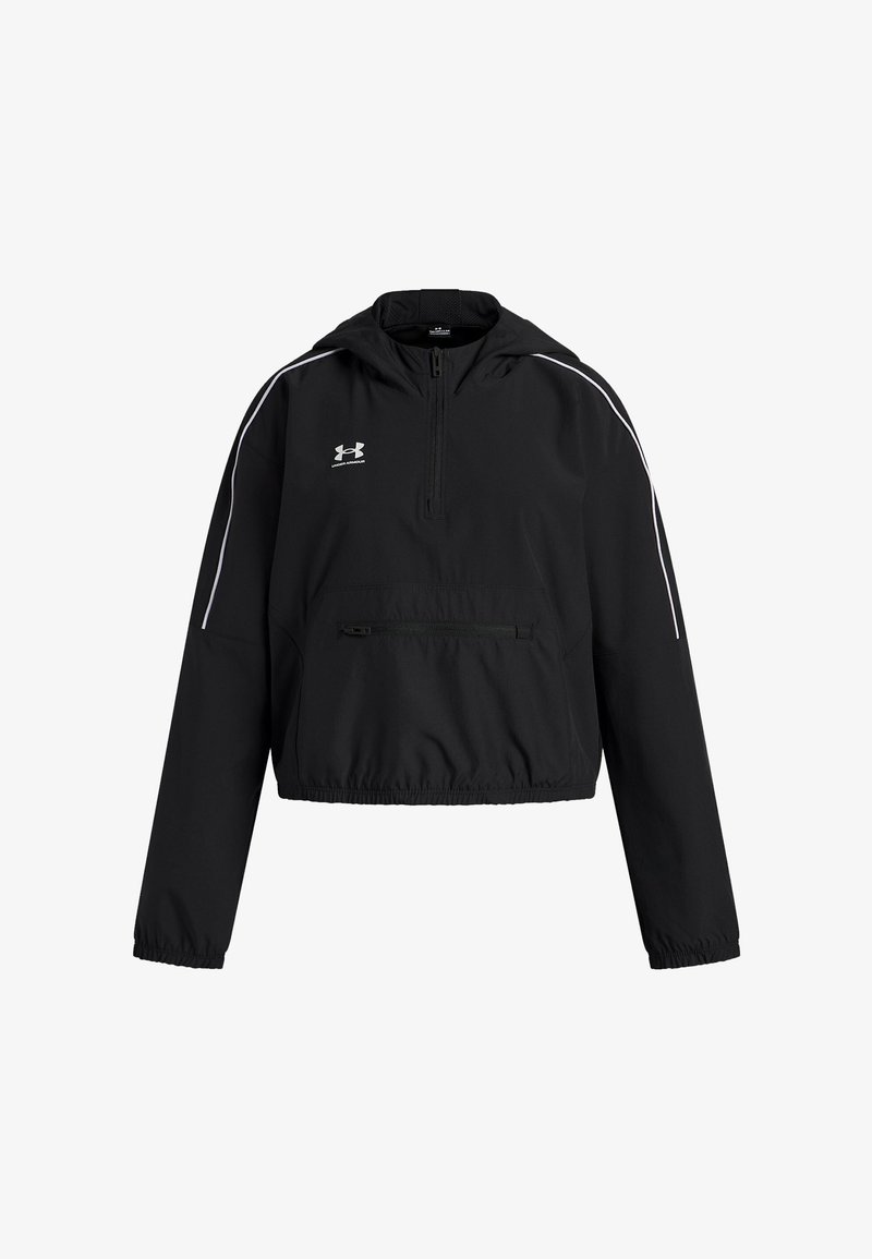 Sort cropped jakke med hætte, halv-lynlås foran, elastiske manchetter og en forreste lynlås lomme. Har hvide accentstriber på skuldrene.