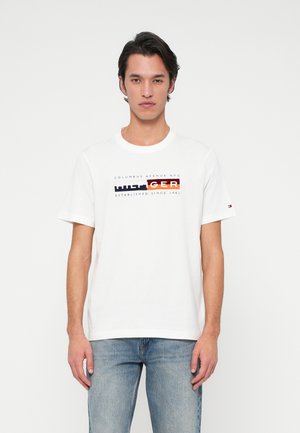 Tommy Hilfiger GRAPHIC TEE - Print T-shirt - white