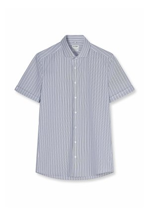 Camicia elegante a maniche corte grigio chiaro con righe verticali bianche e chiusura con bottoni sul davanti, mostrata distesa su sfondo bianco.