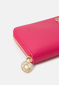 Tommy Hilfiger DISTINCT - Lompakko - heritage pink