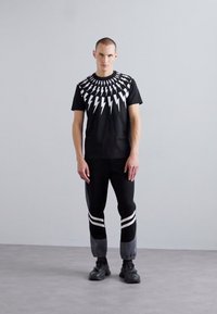 Neil Barrett FAIRISLE THUNDERBOLT SLIM - T-shirt con stampa - black