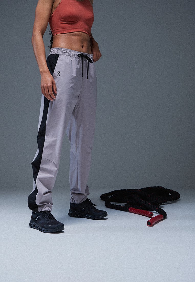 On Trainingsbroek rood On Trainingsbroek rood