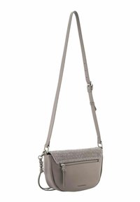 Borsa a tracolla grigia in pelle con pattina intrecciata testurizzata, tracolla regolabile e tasca frontale con zipper. Superficie liscia con una leggera lucentezza.