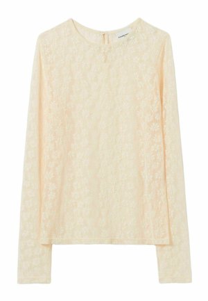 Top de encaje beige de manga larga con patrón floral, escote redondo y cierre de botón pequeño en la parte posterior.