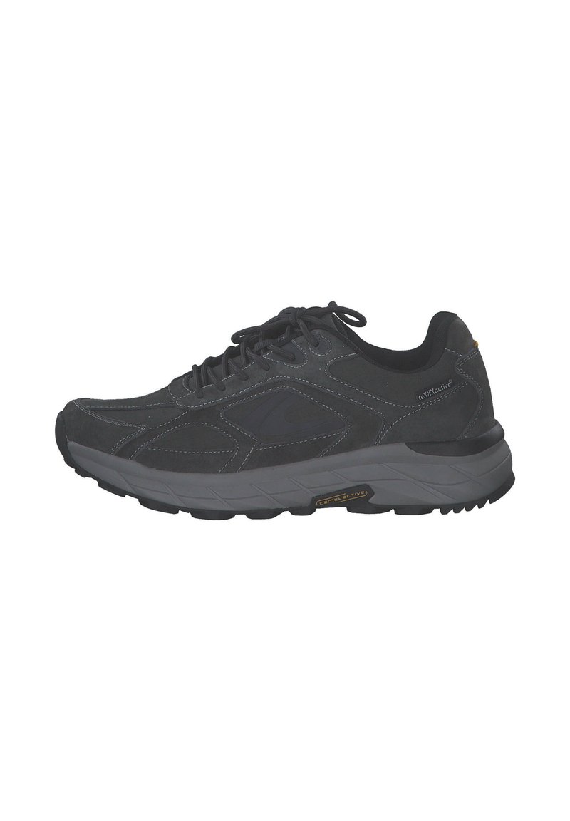 Chaussure de sport noire avec semelle grise, design à lacets et détails de panneaux cousus, présentée en profil latéral sur fond blanc.