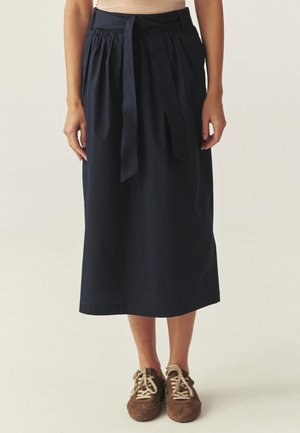 - Spódnica trapezowa