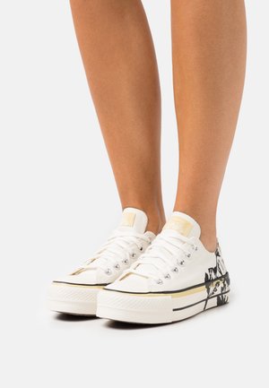 CHUCK TAYLOR ALL STAR FLORAL FUSION PLATFORM - Trainers - egret/saturn gold/black