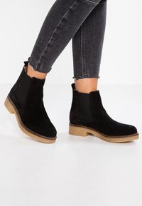 Cream Kotníková obuv - black